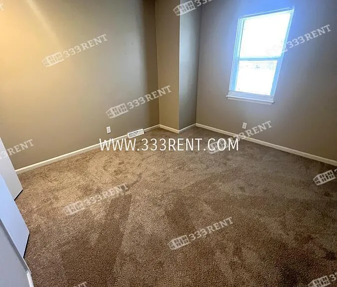 16609 W 123rd St — Photo 5