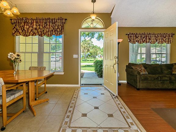 4th image of 2135 Hovington Cir E