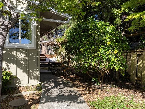3rd image of 535 Club House Dr
