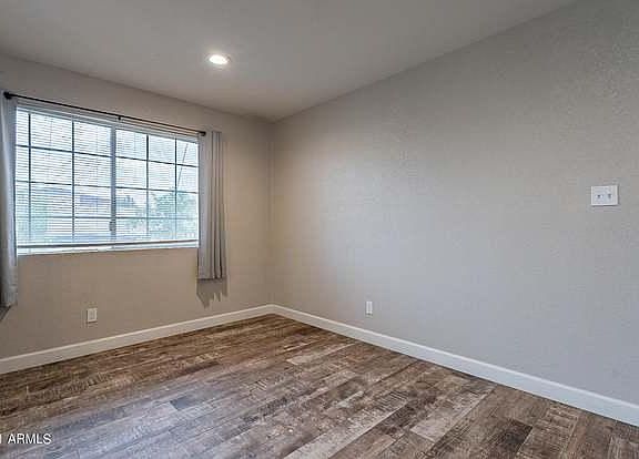 5th image of 1160 E 8th St