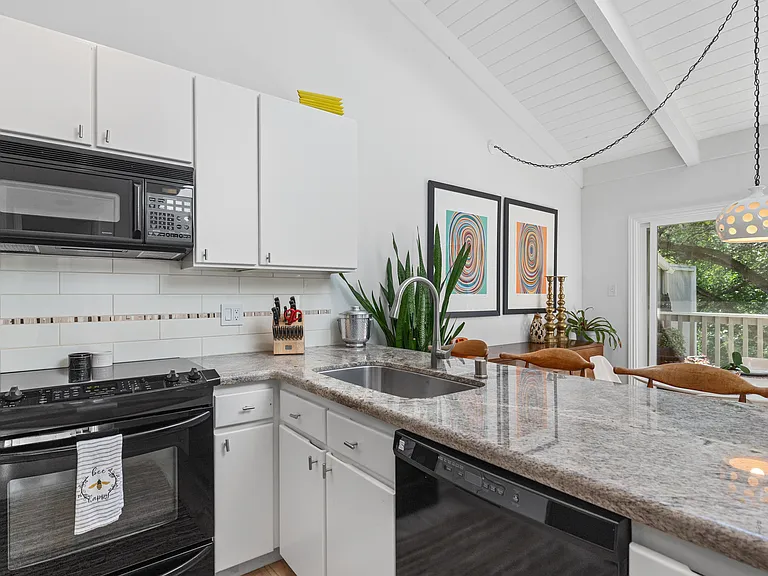 355 Ridgeview Dr — Photo 7