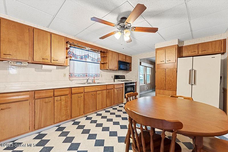 4th image of 37 Congress Street