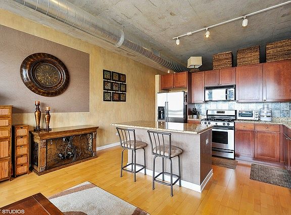 3rd image of 1000 N Kingsbury St APT 605