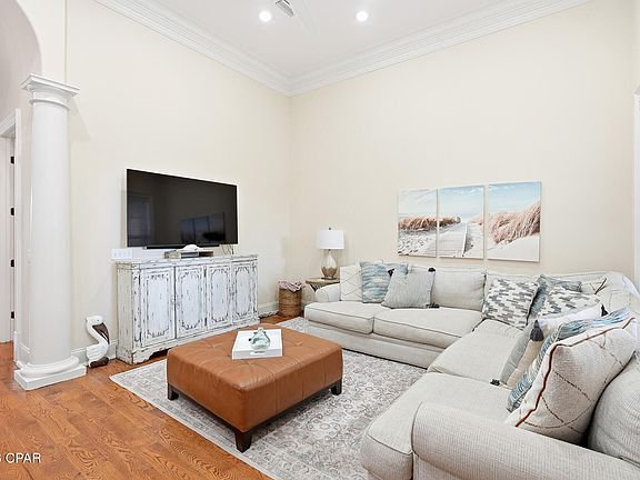 5th image of 156 Palmeira Way