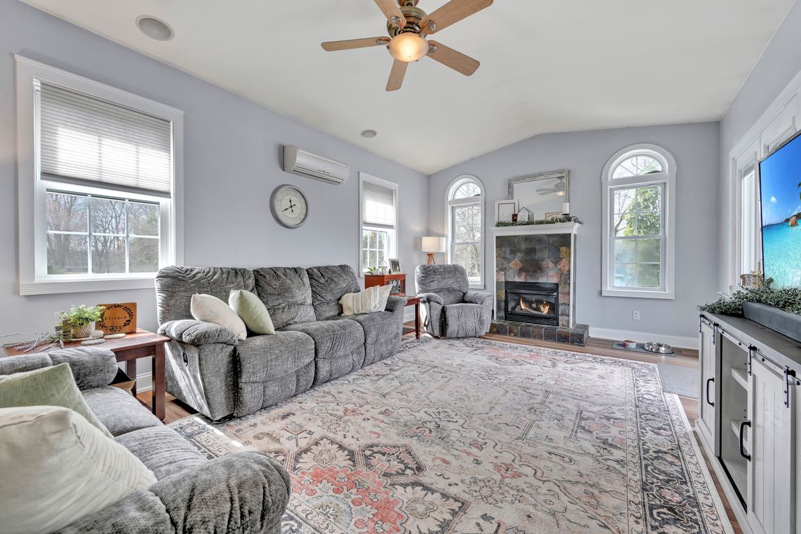 06-Living Room