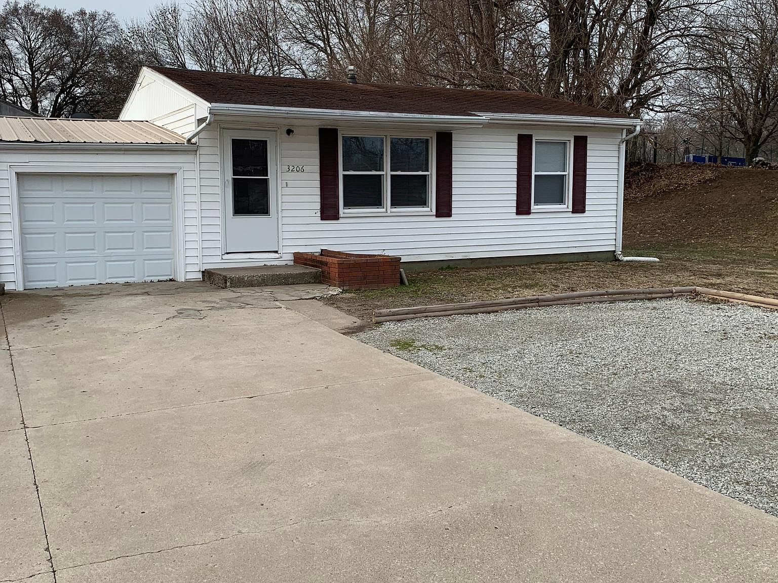 3206 S 30th St, Saint Joseph, MO 64503 Zillow