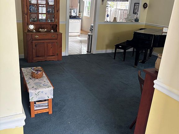 3rd image of 190 Canterbury Drive