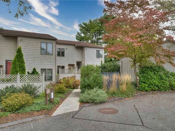 57 Seabreeze Ln #57, Bristol, RI 02809