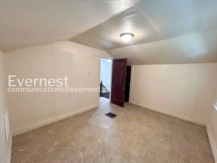 2022 McLaran Ave — Photo 13