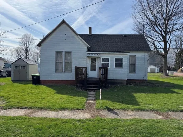 217 S Locust St, Maroa, IL 61756