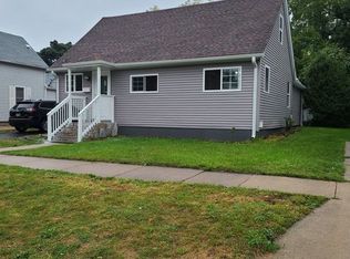 705 Chestnut St, Waukegan, IL 60085