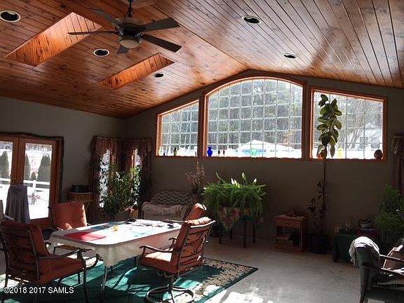 5th image of 18 Bluebird Dr
