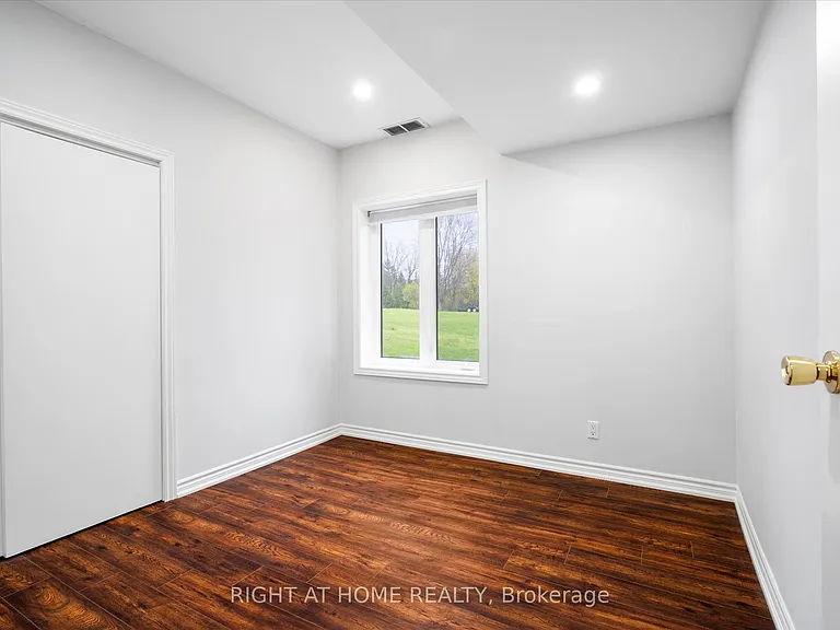 5730 Halls Rd N — Photo 7