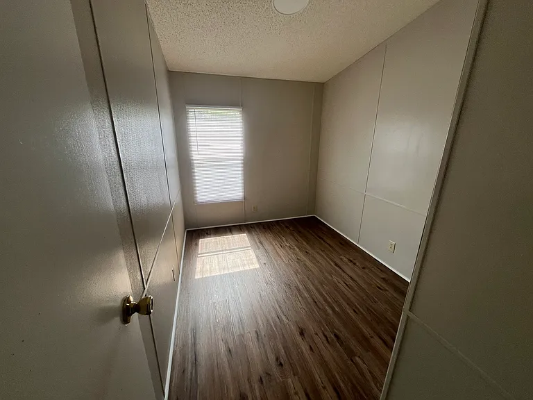 1812 Brinson St — Photo 6