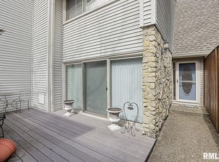 11 Country Pl, Springfield, IL 62703