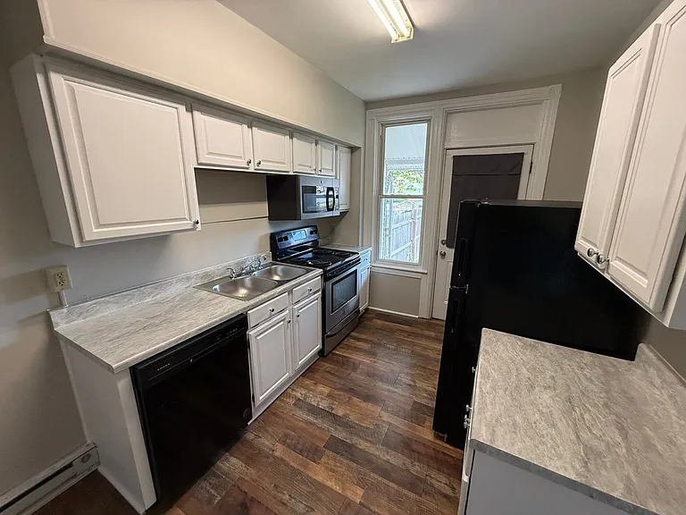 410 Wolf Ave — Photo 6