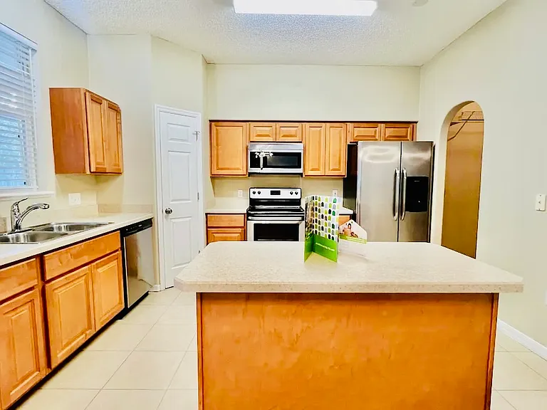 379 Pebble Ct — Photo 3