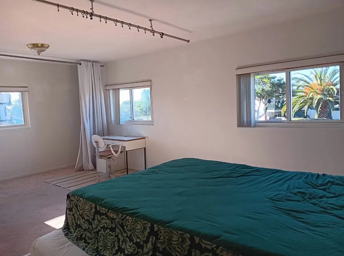 5 bed, 4000 sqft, $1,200 — Photo 2