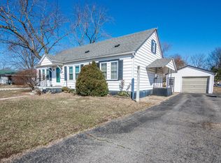 210 W 13th St, Belle Rive, IL 62810