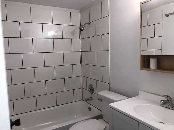 4th image of 483 N Prospect St