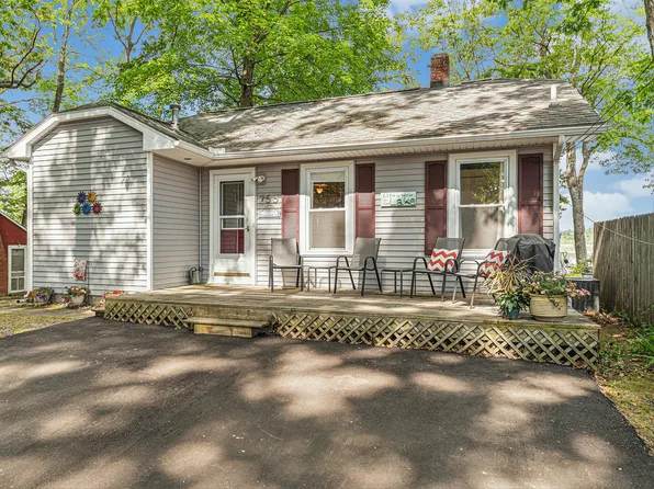 755 Treasure Island Dr, Mattawan, MI 49071