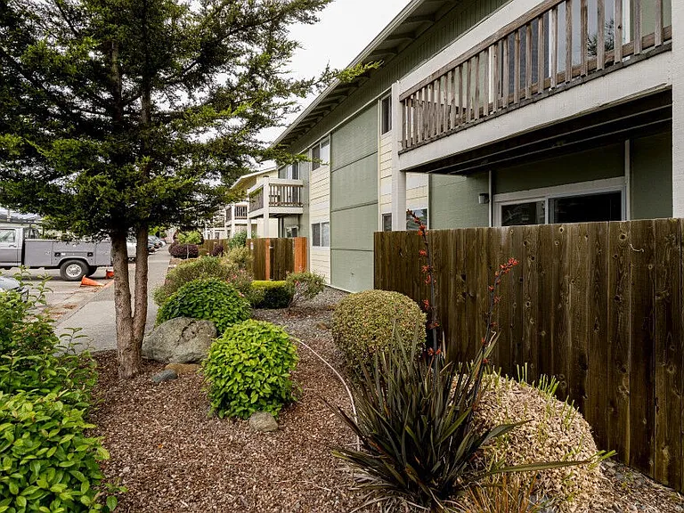 Woodridge — Photo 9
