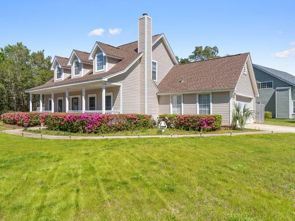 280 Emerald Pointe Dr, Mary Esther, FL 32569