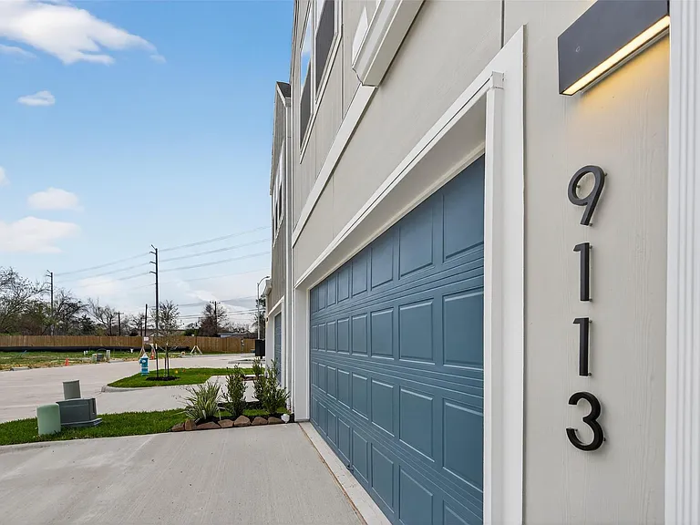 9113 Highland Northern Way — Photo 4