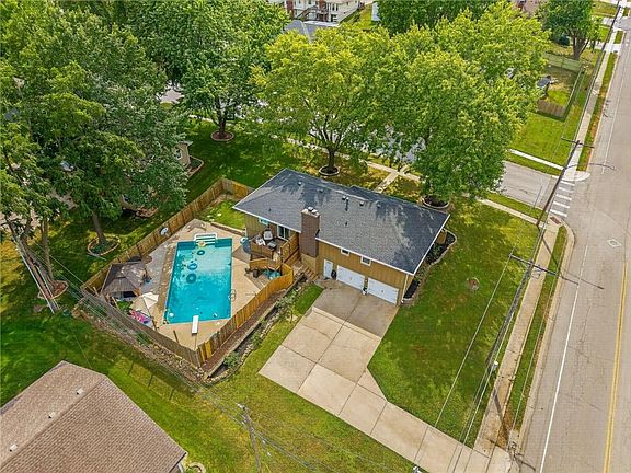 3rd image of 7511 N Brooklyn Ave