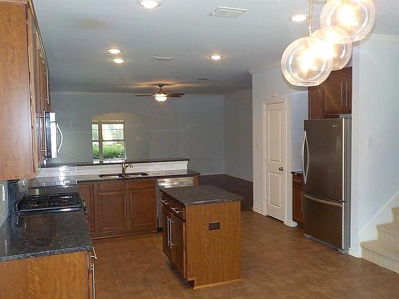 5th image of 3327 W 4th St