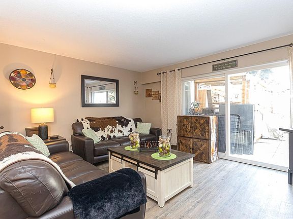 2nd image of 2834 Sooke Rd