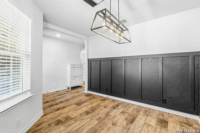 4 bed, 2.5 bath, 2320 sqft, $2,400 — Photo 4