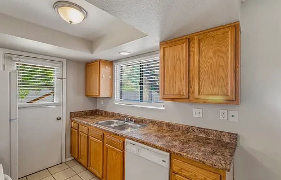 2 bed, 770 sqft, $1,000 — Photo 4