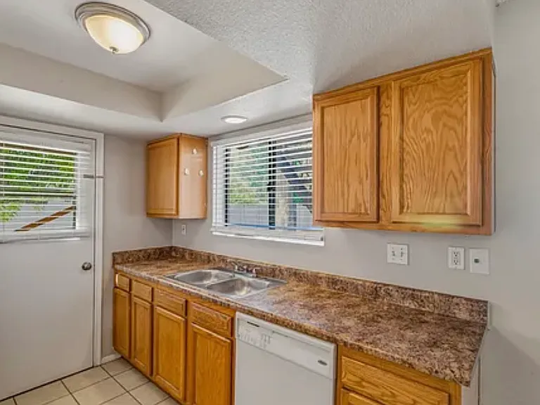 645 W Rio Salado Pkwy #101 — Photo 5