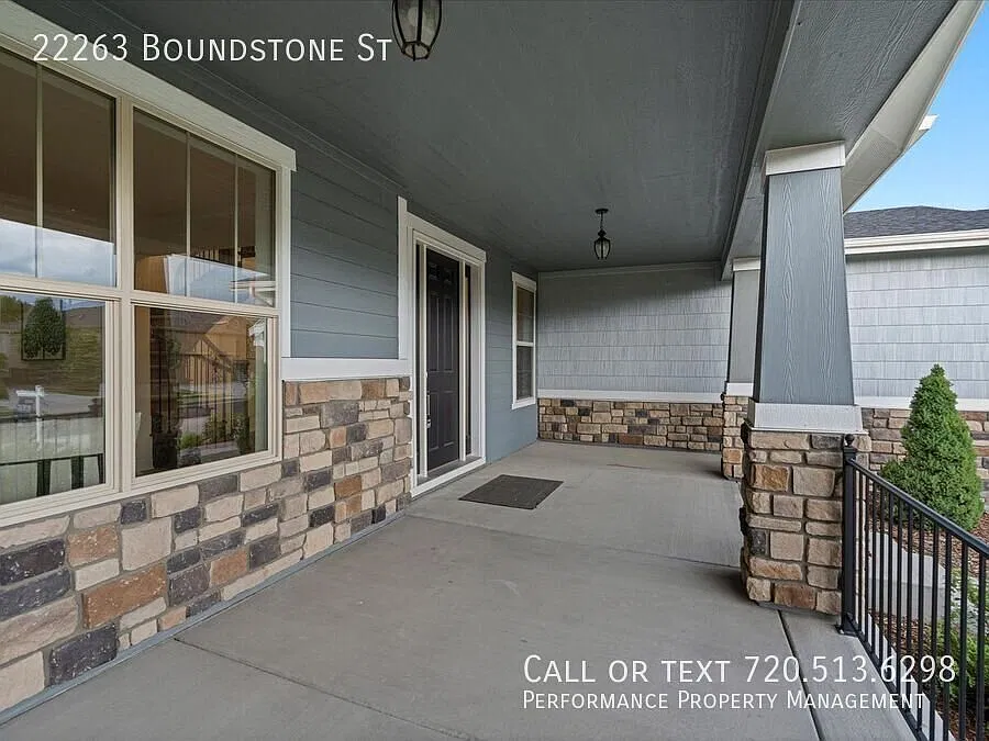 Luxury 5-Bedroom Home with Gourmet Kitchen, 3-Car Garage & Community Amenities in Parker — Photo 2