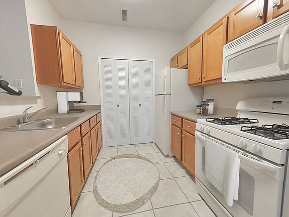 5th image of 842 Cobblestone Cir #2-0001