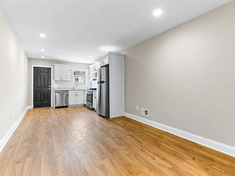 233 N Rose St — Photo 9