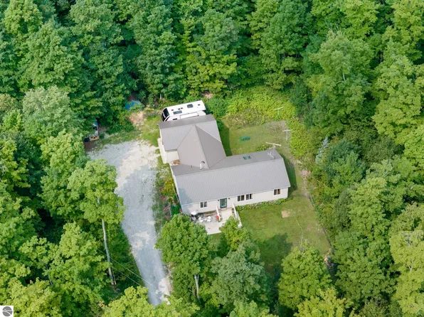 3652 S Schomberg Rd, Cedar, MI 49621