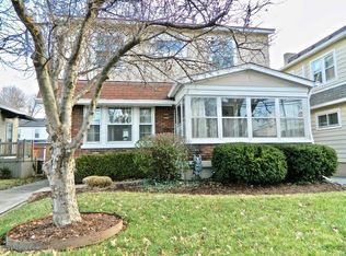 910 Hess Ln, Louisville, KY 40217