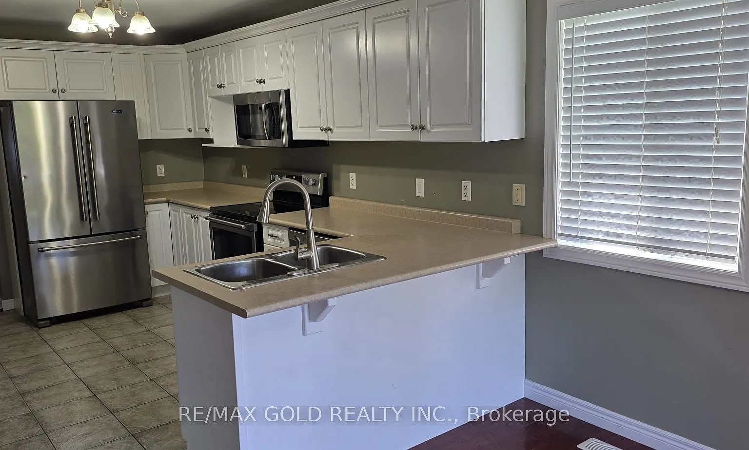 3 bed, $2,500 — Photo 2