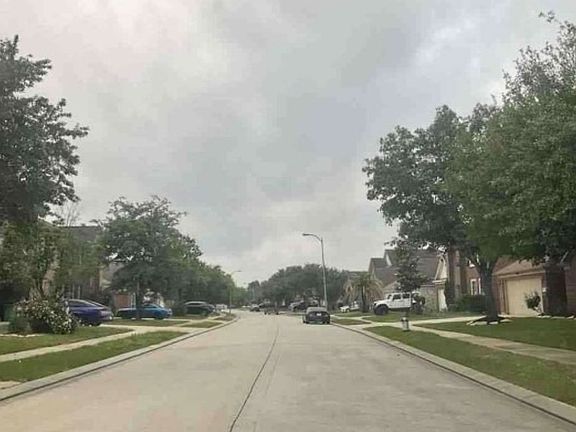 Exterior Neighborhood (street photo)