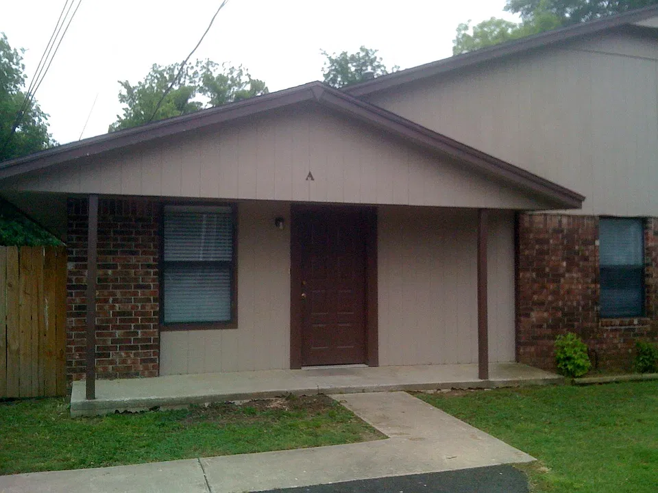 1221 W Haskell St #A