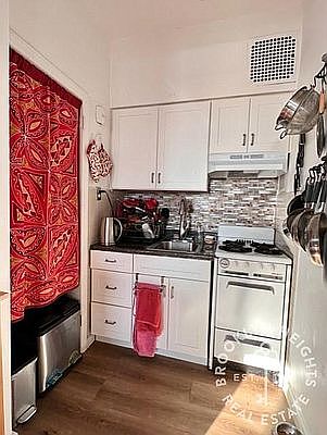 2nd image of 138 Amity St APT 5B