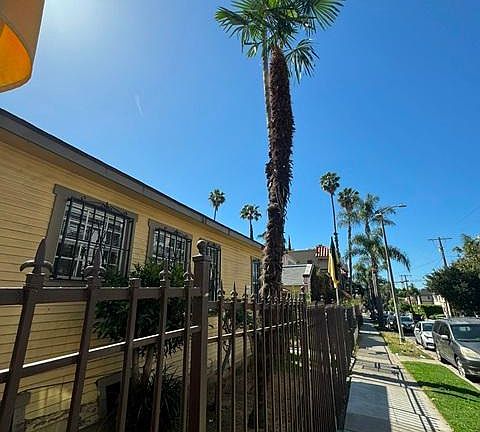 3rd image of 1638 N Serrano Ave #1638