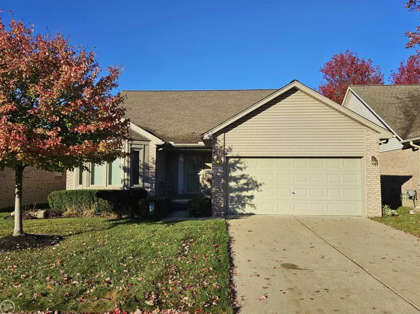 17901 Pointe Ct, Clinton Township, MI 48038