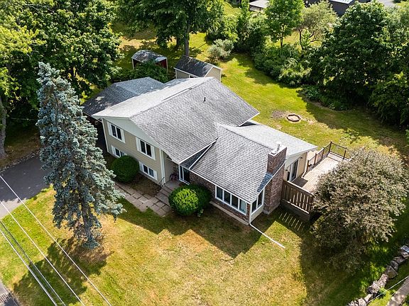 4th image of 20 Grandview Dr