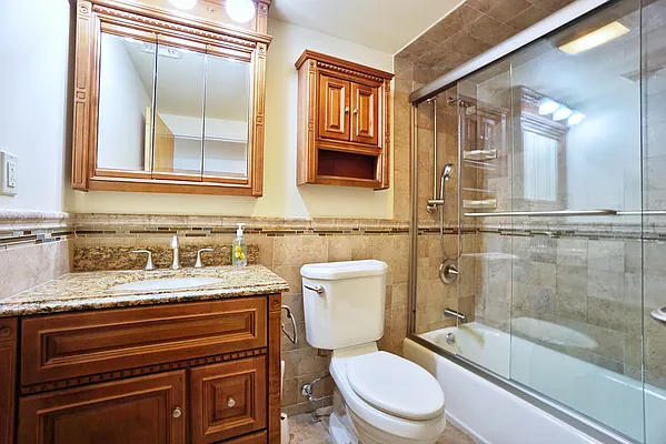 Sold by R New York | media 10