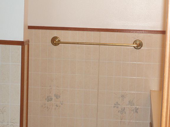 4th image of 426 Farmington Ave APT A2
