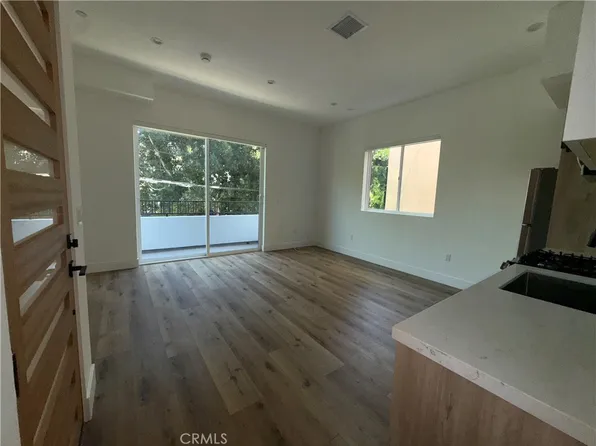 5044 Laurel Canyon Blvd, Valley Village, CA 91607