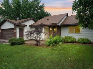 6140 Cougar Trl, North Branch, MN 55056